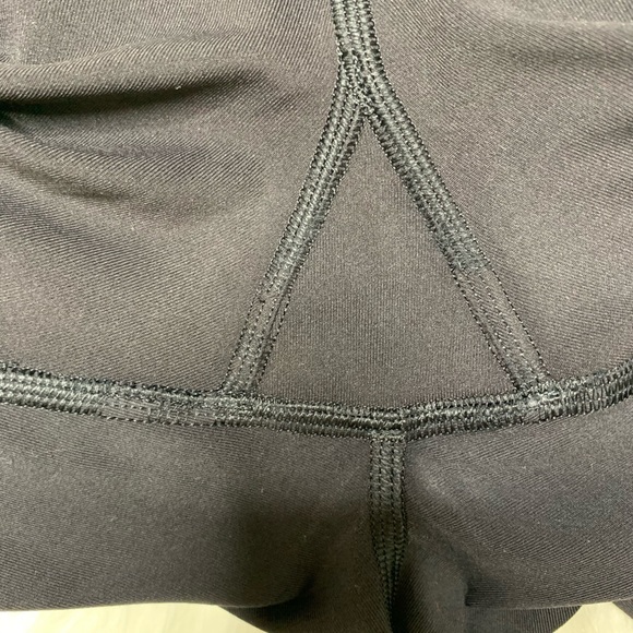 Lululemon outrun crop sz 6 black - Picture 5 of 8